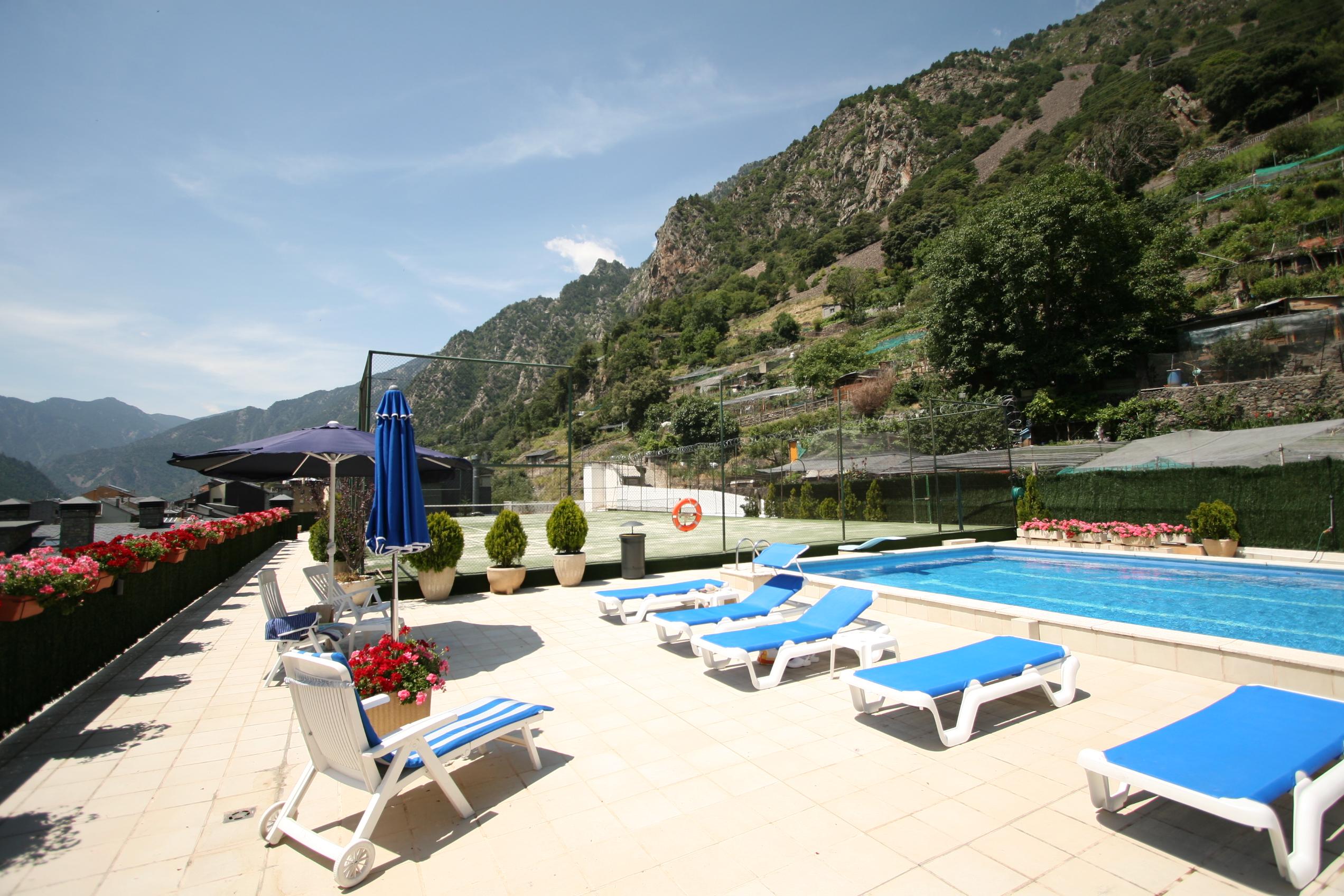 Hotel Pyrenees Andorra la Vella Kültér fotó